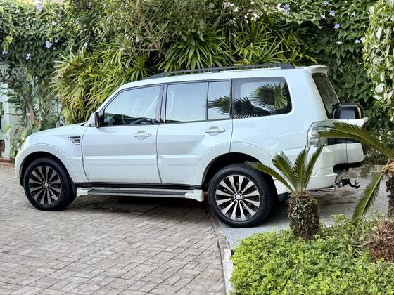MITSUBISHI PAJERO FULL 3.2 HPE 4X4 16V TURBO INTERCOOLER DIESEL 4P AUTOMÁTICO